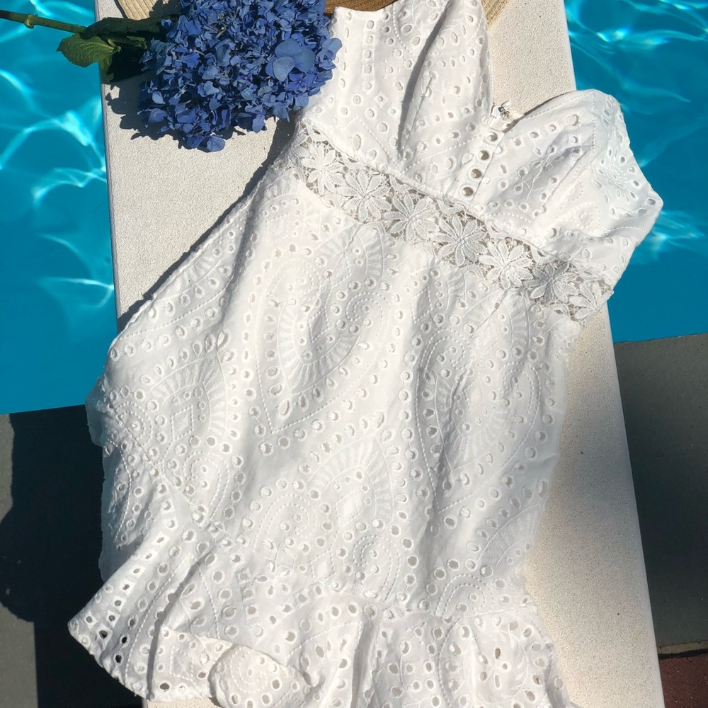 Gorgeous White Summer Dress with a flower design